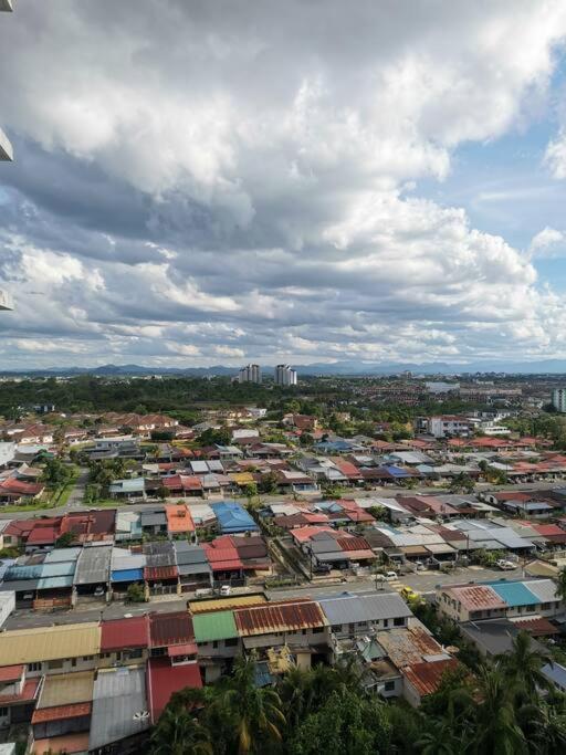 Teo Resident 2 Vivacity Jazz Suite 4 Kuching Bagian luar foto